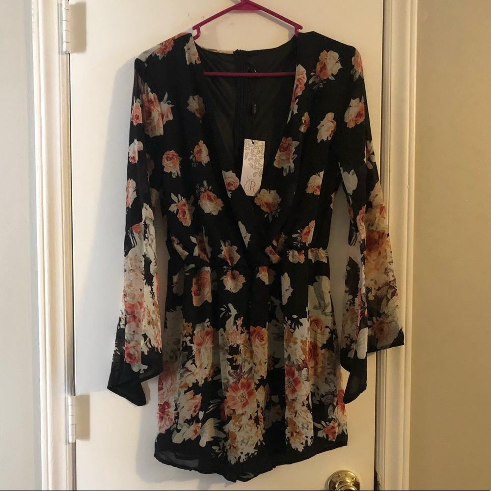 NWT!!! Charles Richards Floral Romper Size M 🌸